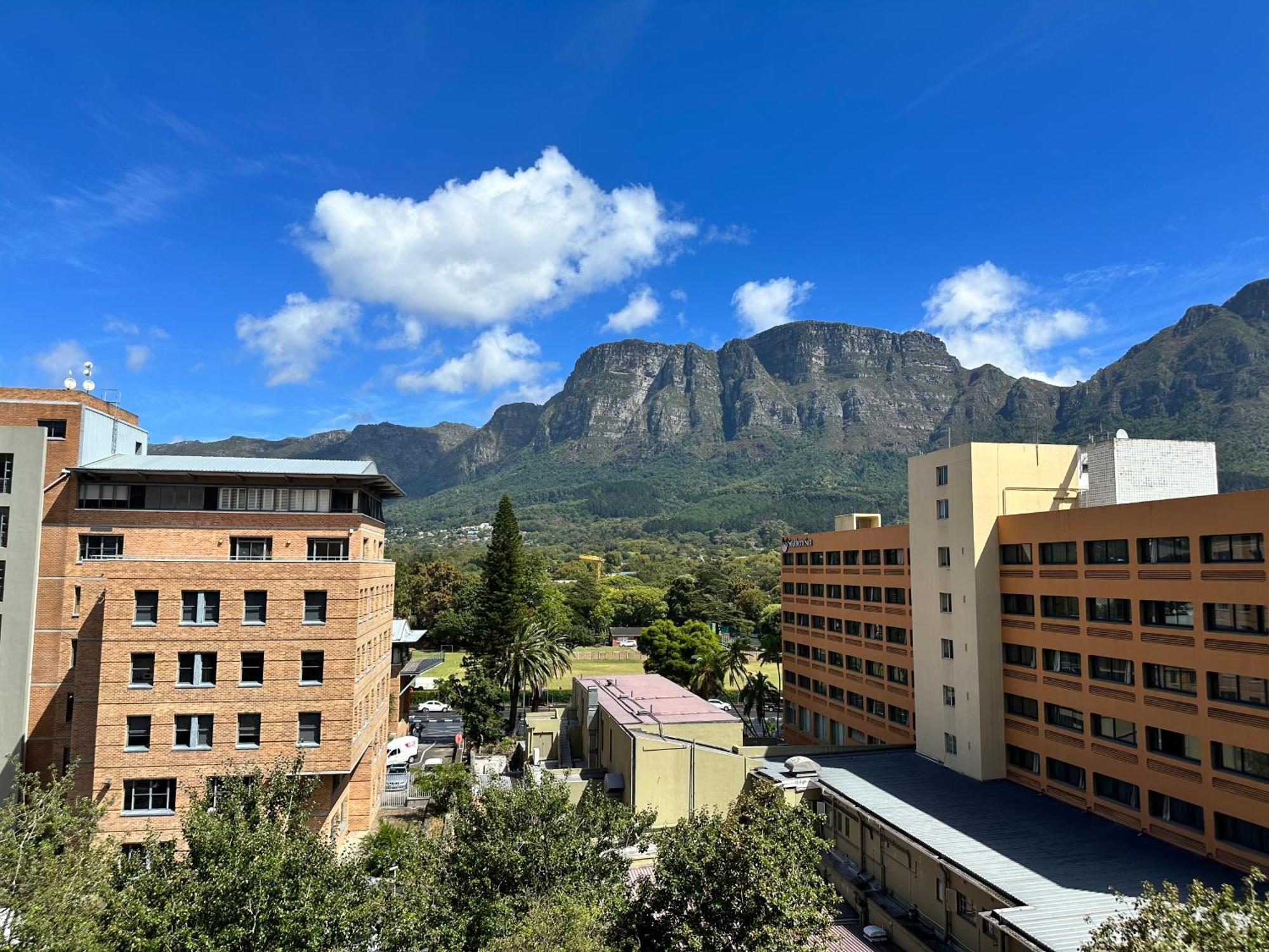 Newlands Peak Apartments Kaapstad Buitenkant foto